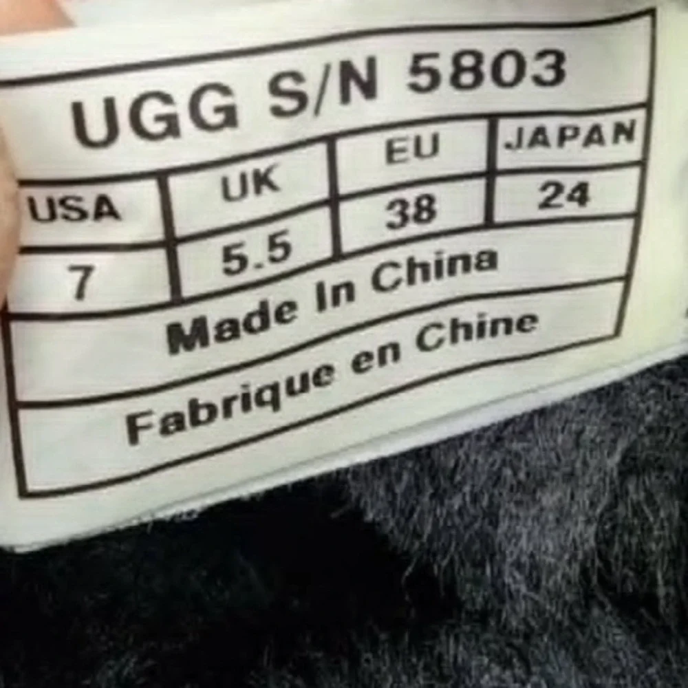 UGG Black Bailey Button‎ Women 7 Sheepskin Suede Winter Fur Boots Cozy Classic